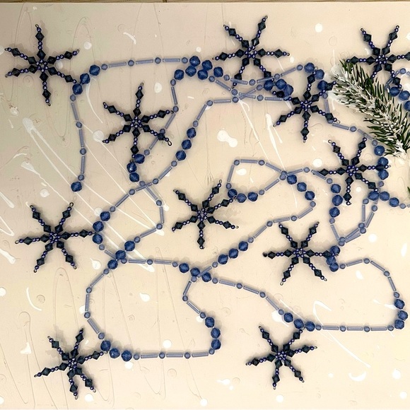 Christmas Garland - Picture 10 of 13